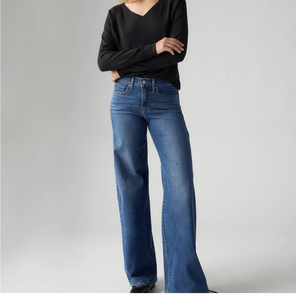 Levi’s 318 Shaping Wide Leg Jeans